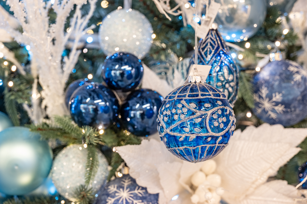 Albero Di Natale Argento E Blu.I Colori Freddi Per Le Feste L Albero Di Natale Blu Natale Agribrianza